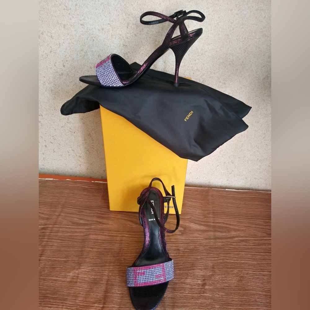 Fendi open toe purple/pink shoes with crystals in size 37.5